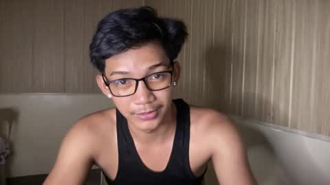 hotasian_jerome online show from May 8, 11:48 am