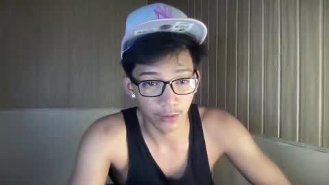 hotasian_jerome online show from May 12, 8:55 am