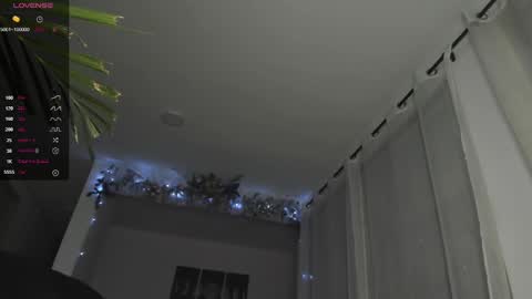 Snapshot of hotay_ chatting on December 3, 2:14 am Andrew xdres08 online show from December 3, 2:14 am