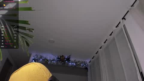 Snapshot of hotay_ chatting on December 4, 2:42 am Andrew xdres08 online show from December 4, 2:42 am