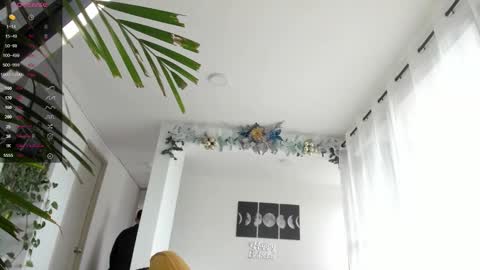 Snapshot of hotay_ chatting on December 31, 8:34 pm Andrew xdres08 online show from December 31, 8:34 pm