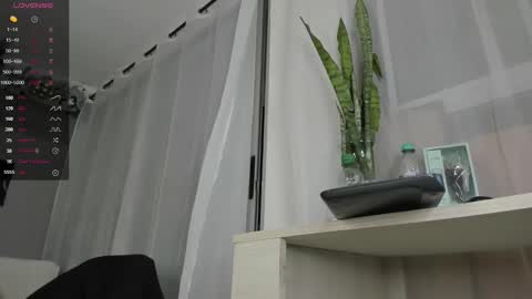 Snapshot of hotay_ chatting on December 31, 11:39 pm Andrew xdres08 online show from December 31, 11:39 pm