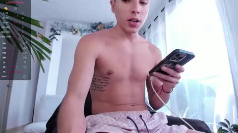 Snapshot of hotay_ chatting on January 9, 6:04 pm Andrew xdres08 online show from January 9, 6:04 pm