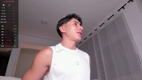 Snapshot of hotay_ chatting on February 13, 3:39 am Andrew xdres08 online show from February 13, 3:39 am