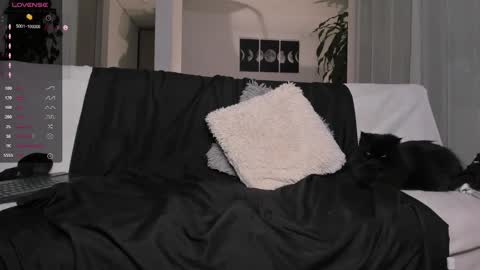 Snapshot of hotay_ chatting on March 4, 6:58 am Andrew xdres08 online show from March 4, 6:58 am