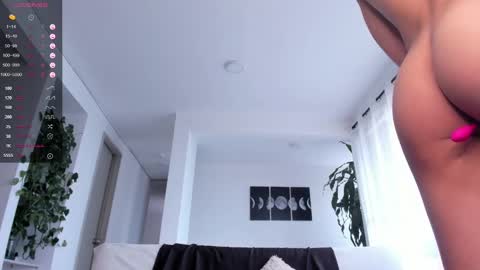 Snapshot of hotay_ chatting on March 9, 9:14 pm Andrew xdres08 online show from March 9, 9:14 pm
