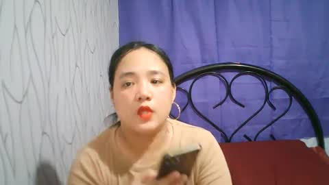 Snapshot of hotbabymomma chatting on March 8, 5:17 am Lynn online show from March 8, 5:17 am