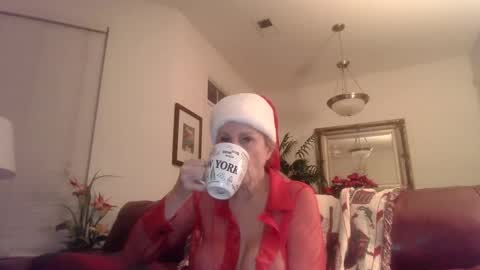 hotblondemilf1962 online show from December 22, 10:17 am