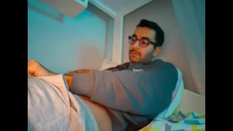 Snapshot of hotboy975334 chatting on December 19, 9:22 pm Alp online show from December 19, 9:22 pm