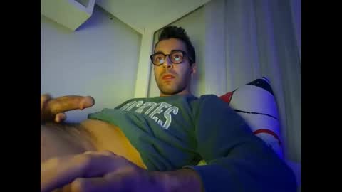 Snapshot of hotboy975334 chatting on April 3, 9:46 pm Alp online show from April 3, 9:46 pm