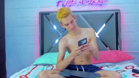 DANIEL AND KEVIN online show from October 25, 6:43 am