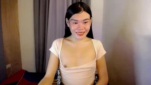 Snapshot of hotbunnyrainx chatting on October 18, 4:41 pm rain online show from October 18, 4:41 pm