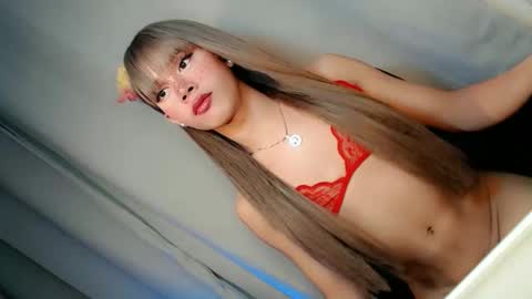 hotchescacummer online show from January 11, 2:22 pm