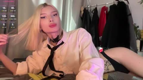 hotchubently online show from October 18, 7:25 pm