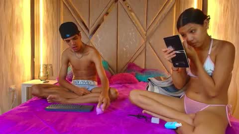 Snapshot of hotcouple_222 chatting on November 6, 7:42 am hotcouple_222 online show from November 6, 7:42 am