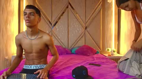 Snapshot of hotcouple_222 chatting on November 19, 7:30 am hotcouple_222 online show from November 19, 7:30 am