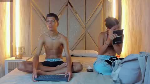 Snapshot of hotcouple_222 chatting on November 25, 7:41 am hotcouple_222 online show from November 25, 7:41 am