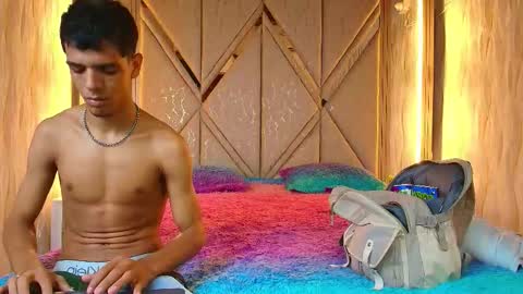 Snapshot of hotcouple_222 chatting on December 4, 7:17 am hotcouple_222 online show from December 4, 7:17 am