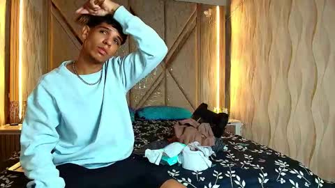 Snapshot of hotcouple_222 chatting on January 6, 7:12 am hotcouple_222 online show from January 6, 7:12 am