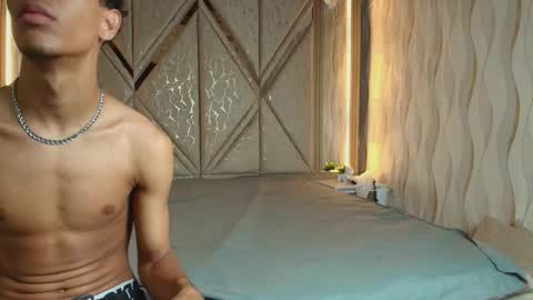 Snapshot of hotcouple_222 chatting on January 19, 7:12 am hotcouple_222 online show from January 19, 7:12 am