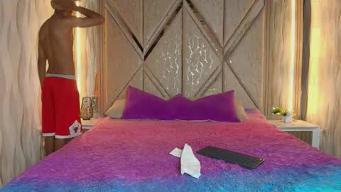 Snapshot of hotcouple_222 chatting on February 5, 7:24 am hotcouple_222 online show from February 5, 7:24 am