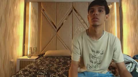 Snapshot of hotcouple_222 chatting on February 9, 7:23 am hotcouple_222 online show from February 9, 7:23 am