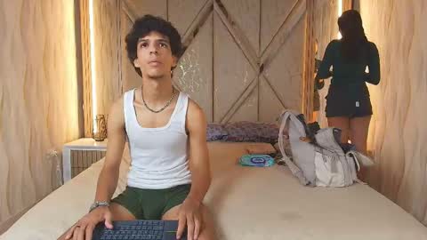 hotcouple_222 online show from May 17, 3:19 pm