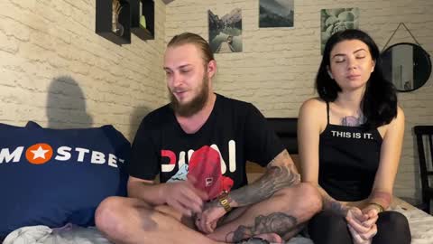 YounHotCouple online show from December 16, 1:43 pm