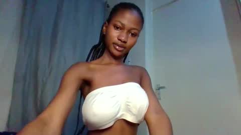 Snapshot of hotfalling706077 chatting on December 7, 11:56 pm hotfalling706077 online show from December 7, 11:56 pm