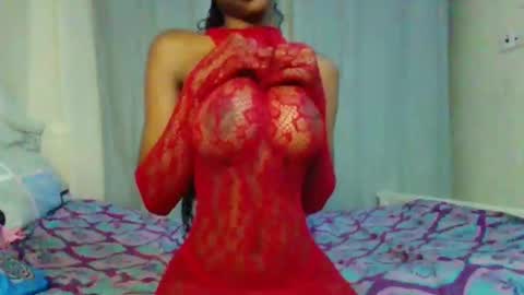 Snapshot of hotfalling706077 chatting on December 29, 2:06 am hotfalling706077 online show from December 29, 2:06 am