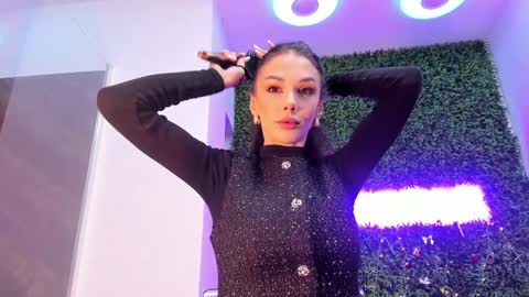 hotfallingdevil online show from January 19, 5:44 am