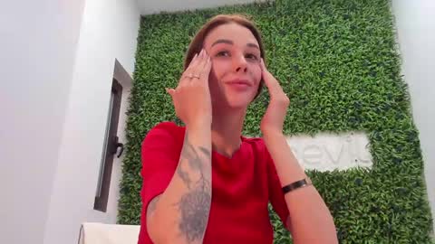 hotfallingdevil online show from May 12, 4:20 am