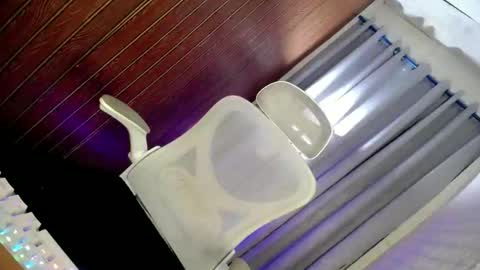 hotfucking_queen1111 online show from May 7, 9:47 am