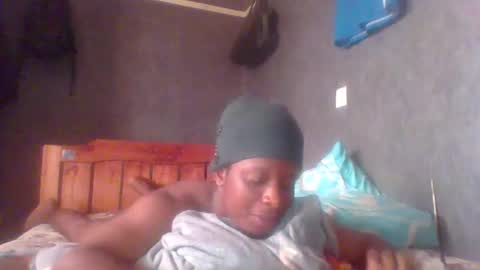 hotguyy001 online show from February 18, 1:55 pm