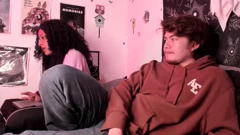 Snapshot of hothoneychile chatting on February 16, 2:29 am Sam and Nico online show from February 16, 2:29 am