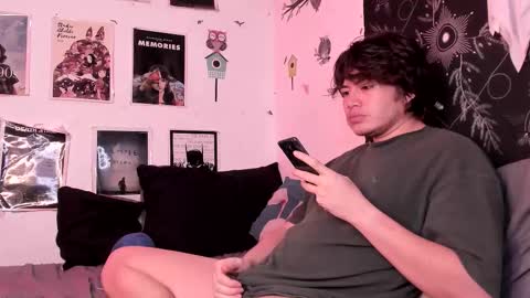 Snapshot of hothoneychile chatting on March 1, 2:35 am Sam and Nico online show from March 1, 2:35 am