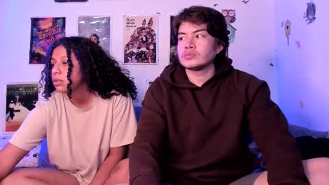 Snapshot of hothoneychile chatting on March 5, 4:19 am Sam and Nico online show from March 5, 4:19 am