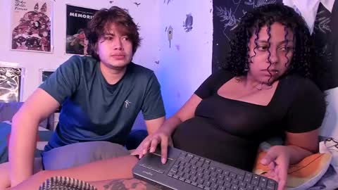 Snapshot of hothoneychile chatting on March 22, 2:04 am Sam and Nico online show from March 22, 2:04 am