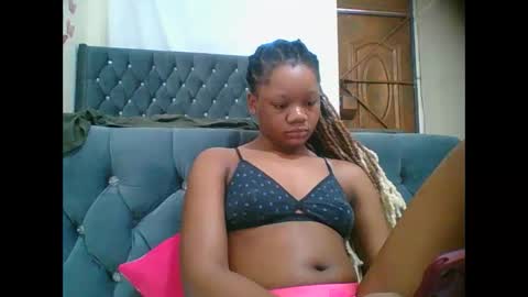 Snapshot of hotjeylee chatting on November 15, 8:33 am LOYCE online show from November 15, 8:33 am