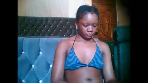 Snapshot of hotjeylee chatting on November 17, 1:06 pm LOYCE online show from November 17, 1:06 pm