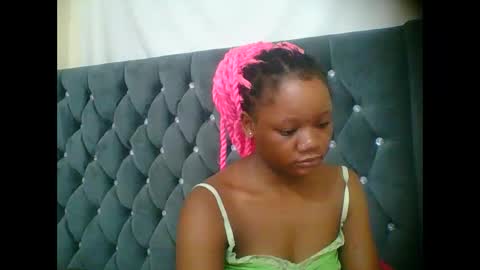 Snapshot of hotjeylee chatting on December 16, 7:19 pm LOYCE online show from December 16, 7:19 pm