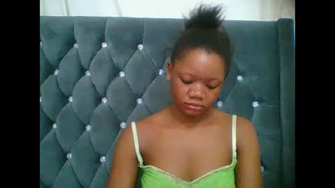 Snapshot of hotjeylee chatting on December 21, 1:46 am LOYCE online show from December 21, 1:46 am