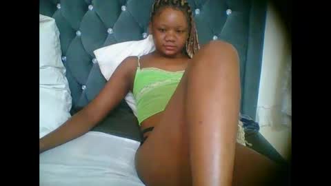 Snapshot of hotjeylee chatting on January 6, 10:45 pm LOYCE online show from January 6, 10:45 pm