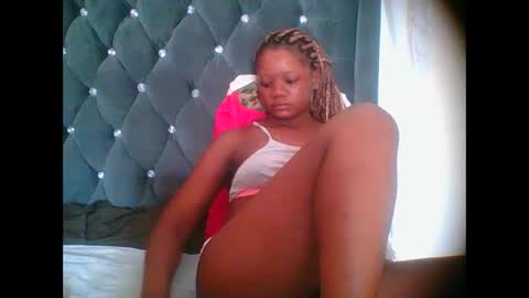 Snapshot of hotjeylee chatting on January 9, 12:30 pm LOYCE online show from January 9, 12:30 pm