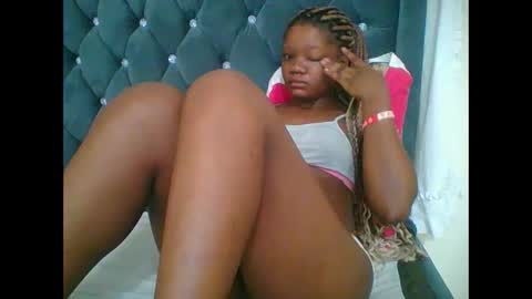 Snapshot of hotjeylee chatting on January 11, 5:12 am LOYCE online show from January 11, 5:12 am