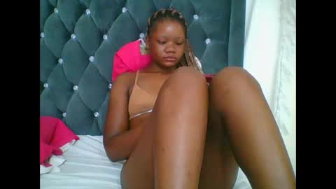 Snapshot of hotjeylee chatting on January 18, 8:23 pm LOYCE online show from January 18, 8:23 pm