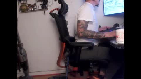 Snapshot of hotkinkytat chatting on March 2, 9:32 pm hotkinkytat online show from March 2, 9:32 pm