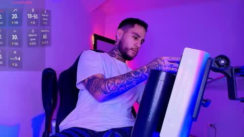 Snapshot of hotlatinox20cm chatting on December 17, 6:58 pm HoTLatinoX20CM online show from December 17, 6:58 pm