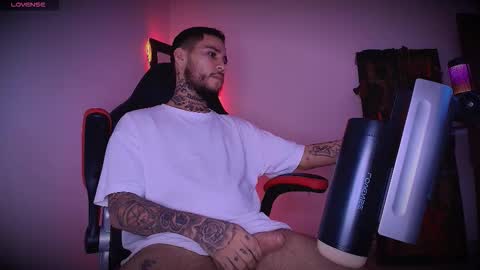 Snapshot of hotlatinox20cm chatting on December 21, 6:59 pm HoTLatinoX20CM online show from December 21, 6:59 pm