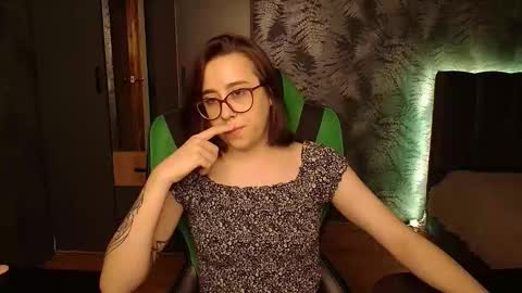 Snapshot of hotmariella chatting on February 12, 5:16 pm hotmariella online show from February 12, 5:16 pm